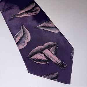 Stylish Purple Tie with Pink Lips Design